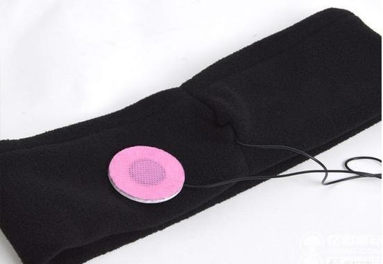 這個眼罩很貼心  定了鬧鐘只有自己能聽見