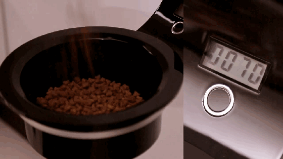 不僅僅吃喝 這個智能狗盆還能監測食量和健康