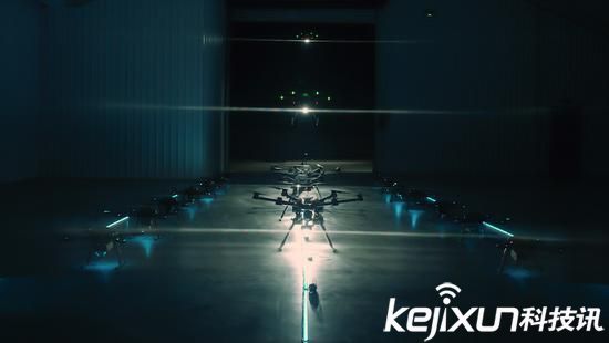 無人機提供夜晚照明服務 走夜路不再害怕