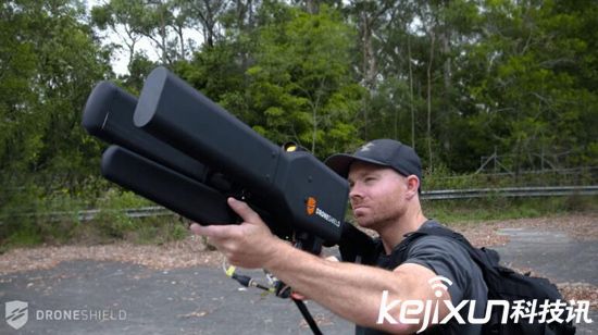澳大利亞研究反無人機槍械 造型碩大但不會物理傷害