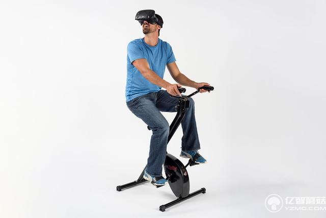 坐上虛擬現實自行車一邊<a href=/games/ target=_blank class=infotextkey>游戲</a>，一邊燃燒卡路里