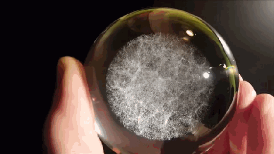想感受宇宙浩瀚不一定在電影里 這個玻璃球就行