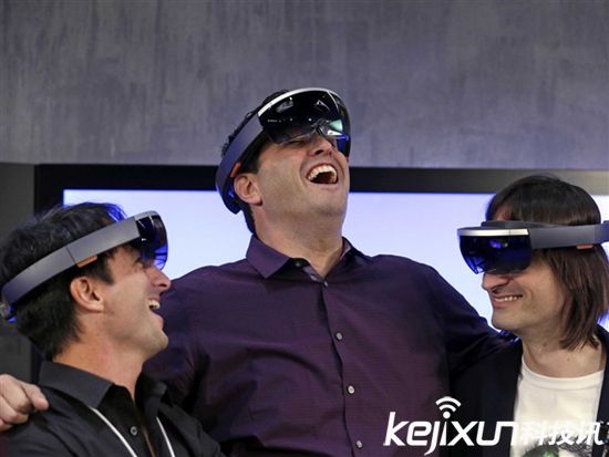 微軟HoloLens眼鏡發售 售價高達4萬元