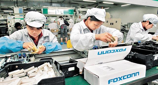 富士康正在商談赴美投資 蘋果<a href=/mobile/iphone/ target=_blank class=infotextkey>iPhone</a>真要轉(zhuǎn)美國生產(chǎn)？