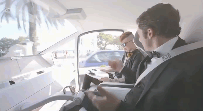 給電動(dòng)汽車安上VR/AR窗戶是什么體驗(yàn)？有點(diǎn)像客廳