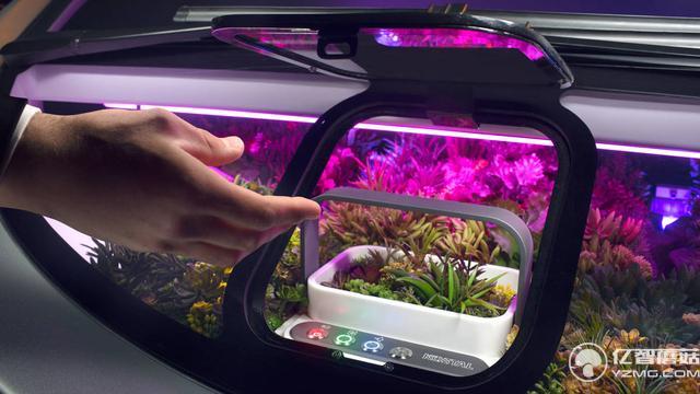 給電動(dòng)汽車安上VR/AR窗戶是什么體驗(yàn)？有點(diǎn)像客廳