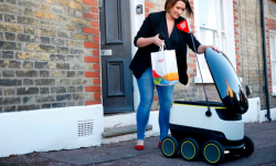 送餐小哥要失業 這活兒以后機器人就能干了