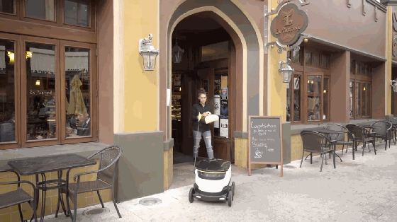 送餐小哥要失業 這活兒以后機器人就能干了