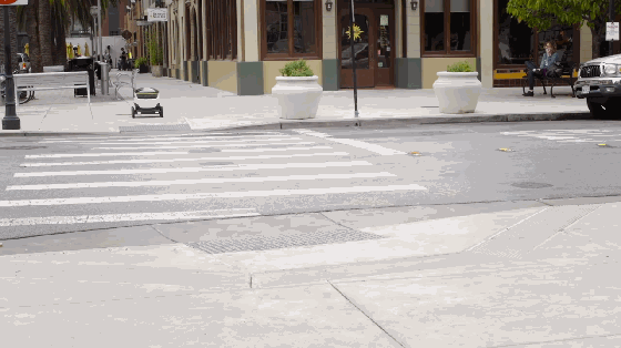 送餐小哥要失業 這活兒以后機器人就能干了