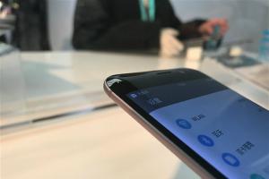 余承東點評八曲面榮耀Magic：概念試驗產品