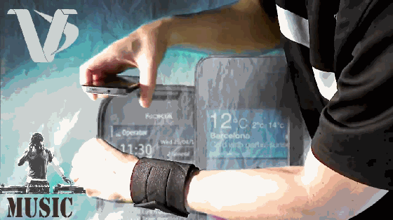 綁上能吸附手機的腕帶 除了坐地鐵啥情況都好使