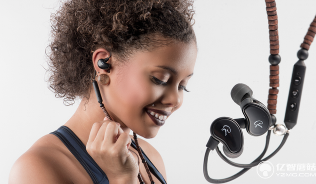 這款項鏈狀的無線耳機 時尚大氣還可傳輸無損音頻