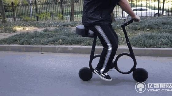 如何優(yōu)雅地變成焦點(diǎn)?從背里掏出一輛電動(dòng)車就行