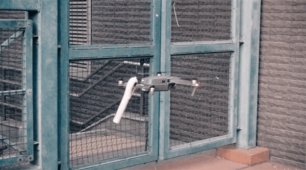 這款無人機有多耐操？無視棒擊+撞墻+燒烤+水槍