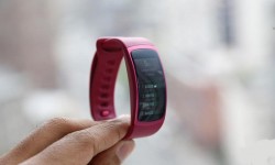 三星Gear fit 2智能手環(huán)解禁：佩戴舒適 效果自然