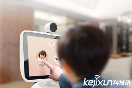 百度聯合AiNemo推出“小魚”家用機器人 春季上市