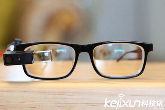 聯(lián)想發(fā)布AR眼鏡C200 針對商務(wù)領(lǐng)域