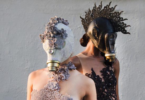 　　霧霾當下 設(shè)計師偏愛口罩？