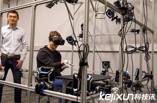 Oculus打造VR手套 將取代VR手柄控制？