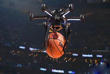 NBA扣籃大賽戈登搭檔Intel無(wú)人機(jī) 別出心裁可惜玩花了