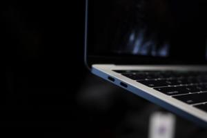 USB-C接口果然是個(gè)大坑：蘋果重新召回MagSafe