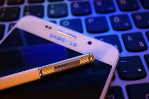 三星S8創(chuàng)新加持 iPhone已經(jīng)無路可退