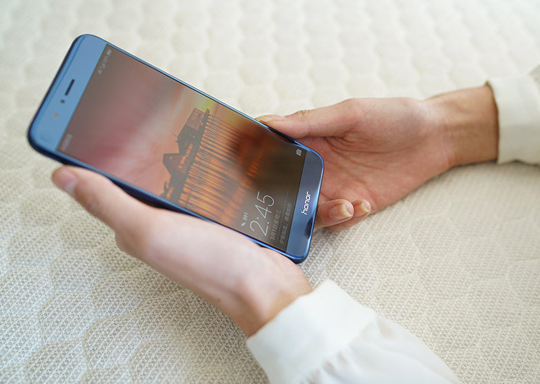 尷尬了 華為榮耀V9雙攝VR很好玩玩王者榮耀卻...