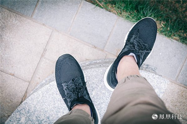 小米旗下米家智能運動鞋上腳