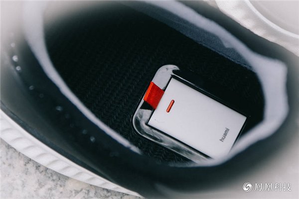 小米旗下米家智能運動鞋上腳