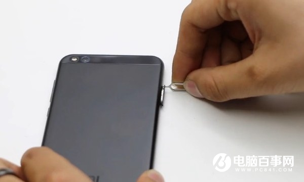 小米5C后蓋怎么打開？能換嗎？小米5c拆后蓋教程