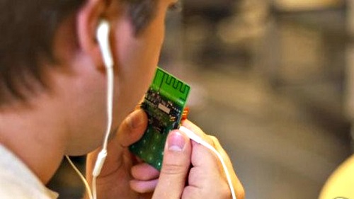 續航一輩子 全球首款無電池手機誕生!