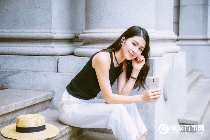 魅藍(lán)EP52耳機如何？魅藍(lán)EP52美女體驗圖賞