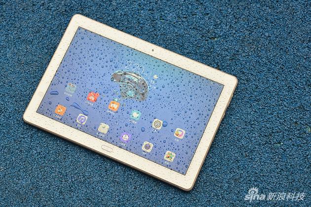 雨天使用榮耀Waterplay平板也沒問題