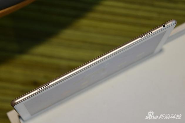 榮耀Waterplay平板單側各兩個揚聲器