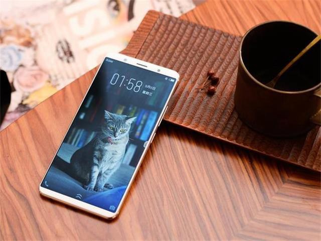 藍綠大廠同時發力全面屏旗艦 狙殺華為Mate10