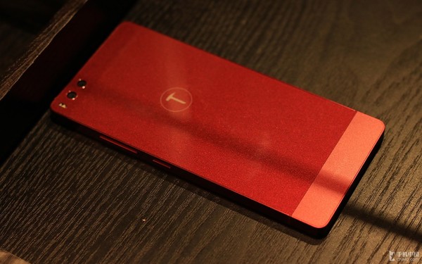 堅果Pro酒紅色版