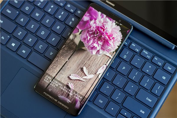 華為Mate10保時(shí)捷設(shè)計(jì)上手:顏值大贊