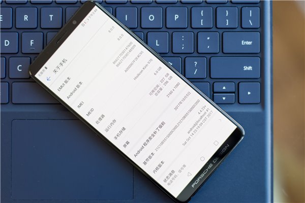 2華為Mate10保時(shí)捷設(shè)計(jì)上手:顏值大贊