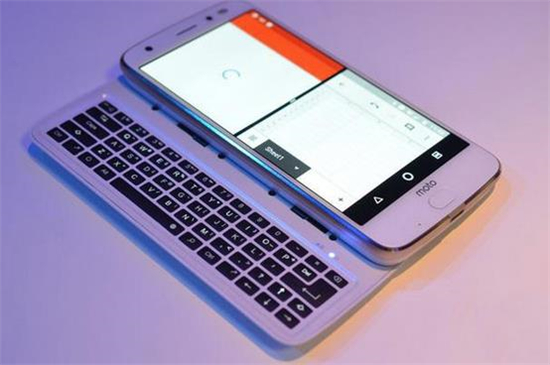 回味經典!摩托羅拉CES上推出側滑鍵盤模塊