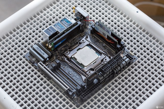 小體積卻有大能量 i9-7980XE迷你小機(jī)箱裝機(jī)實(shí)錄