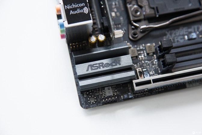 小體積卻有大能量 i9-7980XE迷你小機(jī)箱裝機(jī)實(shí)錄