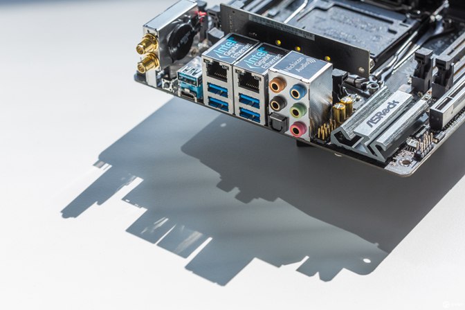 小體積卻有大能量 i9-7980XE迷你小機(jī)箱裝機(jī)實(shí)錄