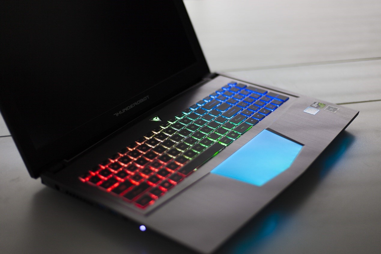 雷神Dino游戲本評測：大吉大利，今晚吃雞