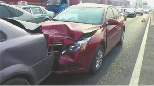 新手必看的12個(gè)超實(shí)用開車技巧 看完你也可以成為高手!