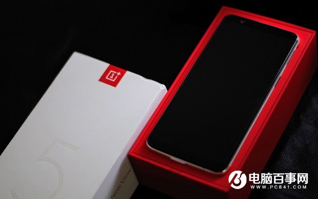 讓人愛不釋手！一加5T砂巖白限量版開箱圖賞