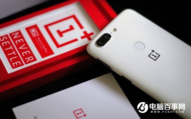 讓人愛不釋手！一加5T砂巖白限量版開箱圖賞