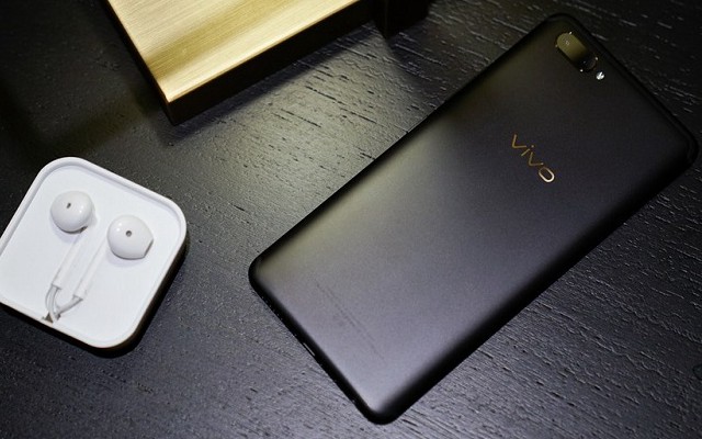 新年就要換新機(jī) 5款2018年新發(fā)布值得買(mǎi)的手機(jī)推薦