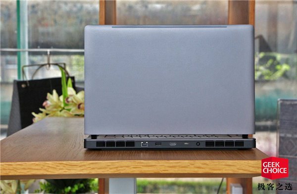 小米游戲筆記本開箱圖賞： 這散熱看著就痛快