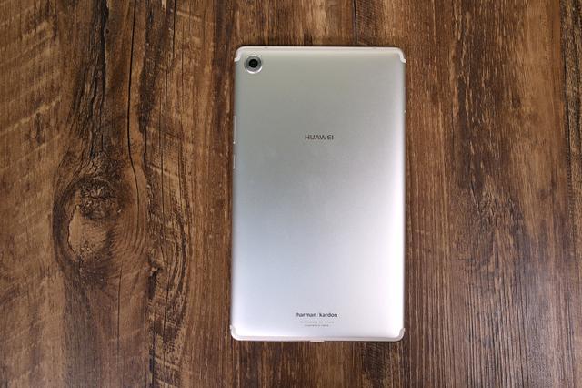 四曲面金屬機身 華為M5平板電腦圖賞
