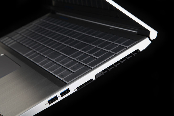 炫酷外觀兼備性能 機械師F117-B游戲本圖賞